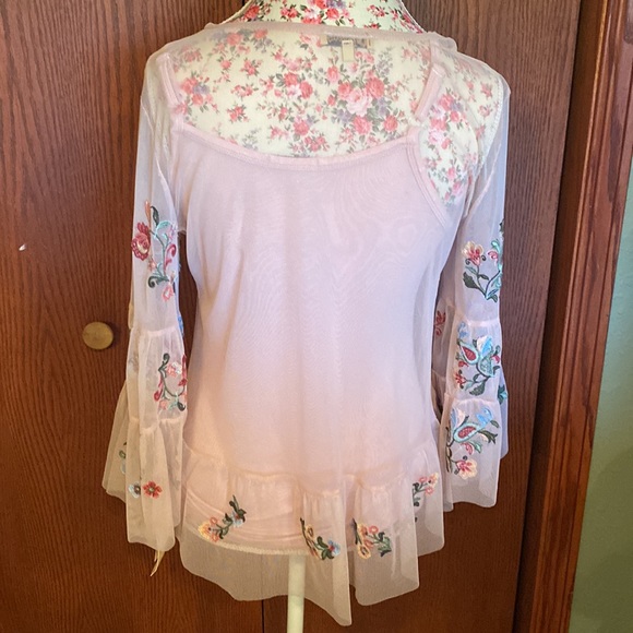 Democracy Embroidered Floral Blouse - Picture 3 of 7